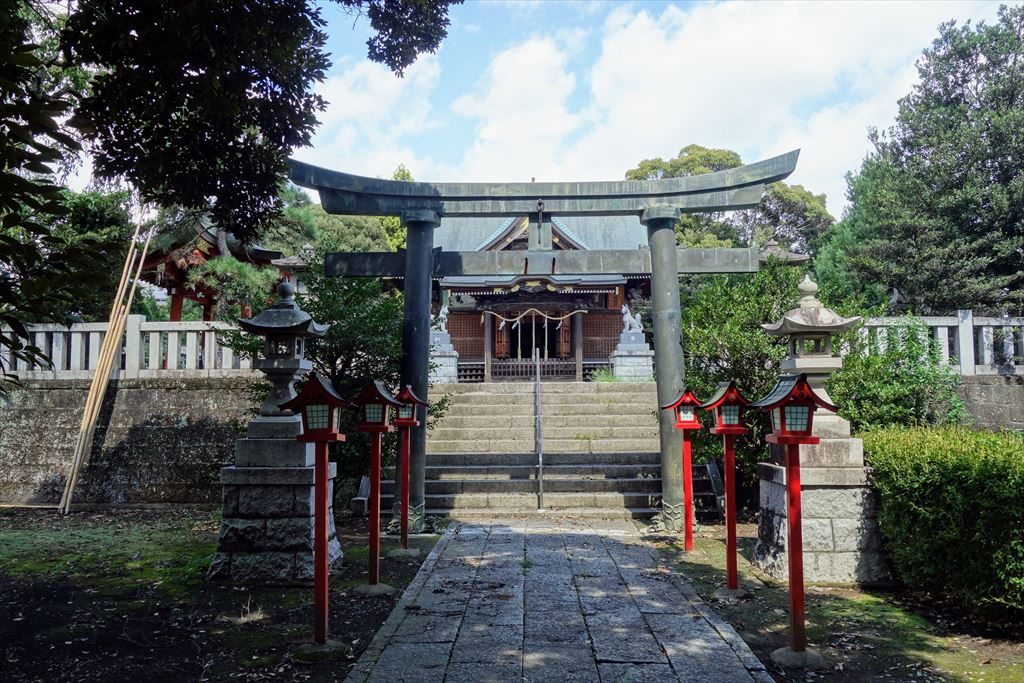 一瓶塚稲荷神社の境内